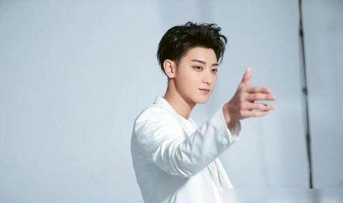 混迹娱乐圈的爆料,揭秘明星背后的故事与真相  第2张